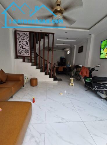 Bán Nhà Ngõ 160 Phố Tây Tựu 42m2 x 4 tầng, ngõ thông rộng, căn góc mặt tiền bề thế với 5 - 4
