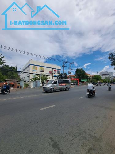 BÁN NHÀ 3 TẦNG MẶT TIỀN HUỲNH TẤN PHÁT, Q7 – GẦN COOPMART – DT 9x27m – GIÁ 15 TỶ - 1