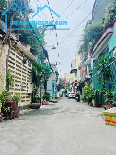 KHU VIP LÊ VĂN QUỚI - HẺM XE HƠI THÔNG - 3 TẦNG KIÊN CỐ - SỔ ĐẸP NỞ HẬU - 60M2 CHỈ HƠN 5TỶ - 2