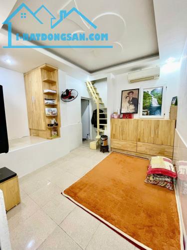 Bán nhà Đê La Thành, Trung Phụng, Đống Đa 25m2x4 tầng, sổ đỏ chính chủ 4.4 tỷ