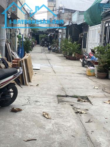 Hàng Thơm nhà liên khu 5-6 ngay chợ 65m2 hẻm xe hơi ,2Tầng 3 Tỷ 2