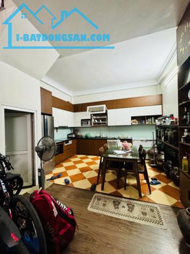 TRUNG TÂM THANH TRÌ 36M2 4 TẦNG 4.5 TỶ, ÔTÔ CÁCH 10M.