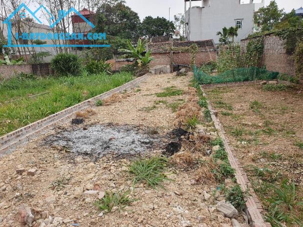 Bán đất - Xã Hiền Ninh( Sóc-Sơn)- Hai Mặt Đường - Thông Ô Tô - 90 m2 -Full thổ cư -2,75 Tỷ - 2