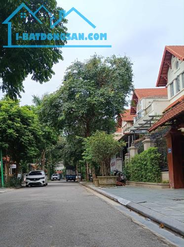 Chị gái cần bán căn Biệt thự Liền kề Tuyệt đẹp tại Long Biên - 19,5 Tỷ