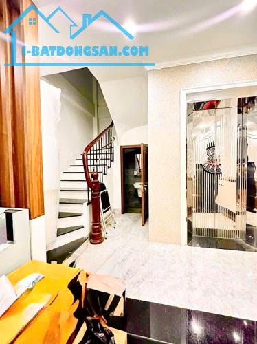 HIẾM Nhà Hoàng Cầu 50m Phân lô Ô tô Thông sàn kinh doanh Giá tốt - 2