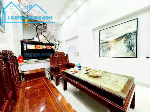 MẶT NGÕ TẠ QUANG BỬU - 10M RA PHỐ - ÔTÔ TRÁNH, VÀO NHÀ - GIÁ 22 TỶ - 1