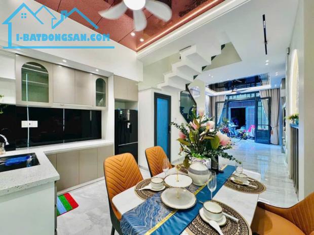 Cần tiền bán gấp căn nhà đường Hoa Phượng, Quận Phú Nhuận. Giá 3tỷ390 thương lượng. Sổ hồn - 2