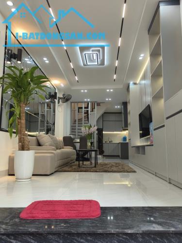 Cho thuê nhà nguyên căn 4 tầng full đồ ngõ Văn Hương, Đống Đa 36m x 4T giá 12 triệu