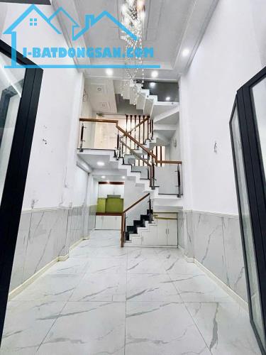 Bình Tân,hẻm ô tô, Nhà mới đẹp 5 tầng, 5PN , gần MT, Lê Văn Quới, giá rẻ.