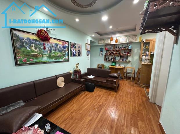 Bán căn hộ chung cư đường Trần Phú, Hà Đông, 66m2, nhà đẹp ở luôn, ban công thoáng mát