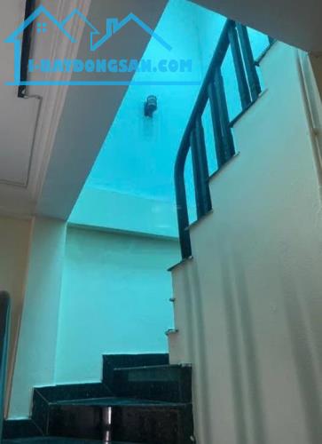 Cho thuê nhà Ngõ Quỳnh 2.5  tầng x 50m2, 2 ngủ làm VP, C.ty, Spa, Lớp học, ở gđ 9.5 - 4