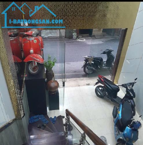 BÁN NHÀ PHÂN LÔ NGUYỄN CHÍ THANH, Ô TÔ VÀO NHÀ, VỪA Ở VỪA KINH DOANH, SỔ VUÔNG VẮN