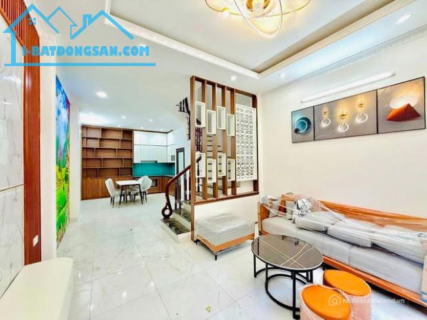 NHÀ MỚI 5 TẦNG , 6 PHÒNG NGỦ - VĨNH HƯNG - HOÀNG MAI - CHỈ HƠN 5 TỶ - Ô TÔ ĐỖ GẦN NHÀ