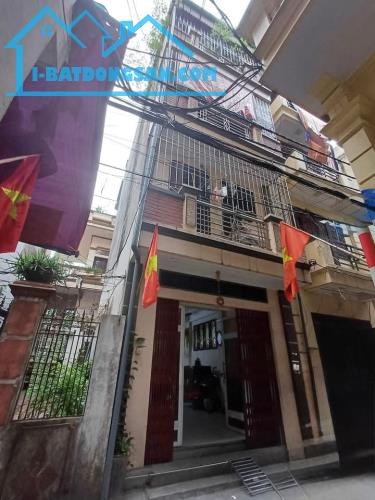 Cho thuê nhà ngõ ba gác phố Đại Từ Hoàng Mai 34m x 3 tầng, giá 9tr/tháng