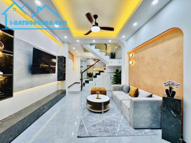 NHÀ ĐẸP XÔ VIẾT NGHỆ TĨNH - P25 BÌNH THẠNH - HẺM 3,5M - 3 TẦNG BTCT