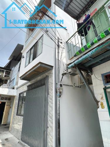 Nhà góc mới 3 tầng sát đường Nguyễn Duy P12Q8. Giá: 3.6 tỷ TL