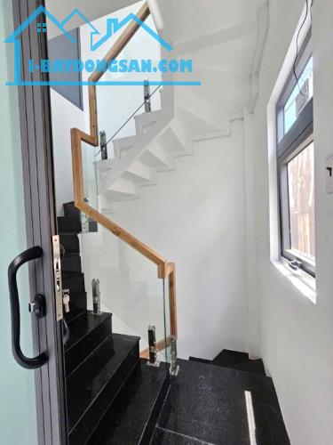 Nhà góc mới 3 tầng sát đường Nguyễn Duy P12Q8. Giá: 3.6 tỷ TL - 3