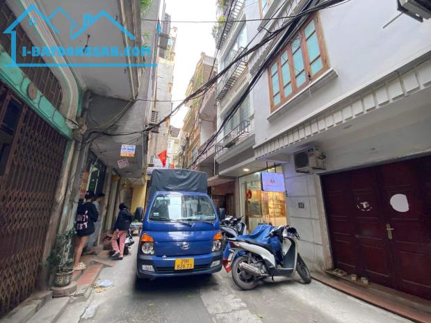 Nhà mới- ngõ nông, cách trục đường Nguyễn thái học , ba đình