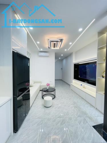 BÁN NHÀ TRỊNH ĐÌNH CỬU  - LÔ GÓC - NGÕ Ô TÔ - 6 TẦNG 4 NGỦ - 1 NHÀ RA PHỐ - FULL TIỆN ÍCH - 3