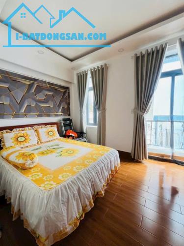 Hẻm Xe Hơi Sát Mặt Tiền 45m2 - Chỉ 5 Tỷ Hơn - 4 Tầng 3PN - 4