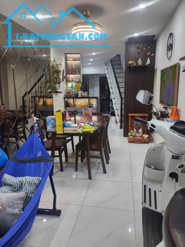 Cần bán căn nhà gần mặt tiền đường Cách Mạng Tháng 8 Quận 3 chỉ 6,6 Tỷ