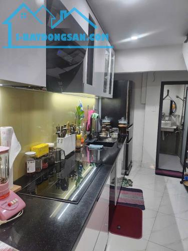 Cần bán căn nhà gần mặt tiền đường Cách Mạng Tháng 8 Quận 3 chỉ 6,6 Tỷ - 1