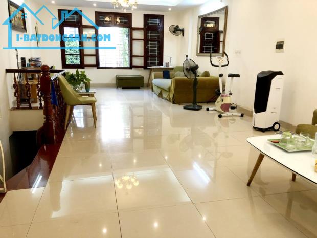 Bán nhà 5 tầng Hoàng Văn Thái đầy đủ công năng - 1