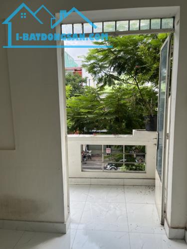 Cho Thuê Căn Hộ Lầu 2 mặt tiền Lê Văn Sỹ P12- Q3 - TPHCM.