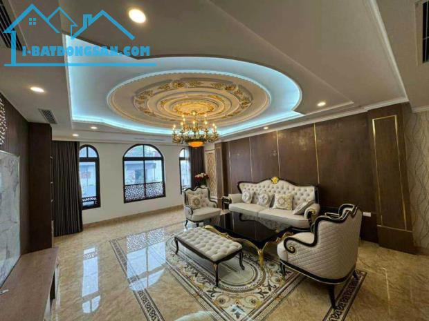 Bán nhà mới Ngọc Thuỵ, DT 40m,MT khủng 9M, 6T thang máy,gara ô tô 7 chỗ,nhỉnh 9 tỷ