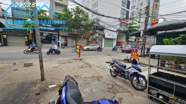1 mình ko cân nổi Em cần nhượng lại quán phở bò  cơm rang