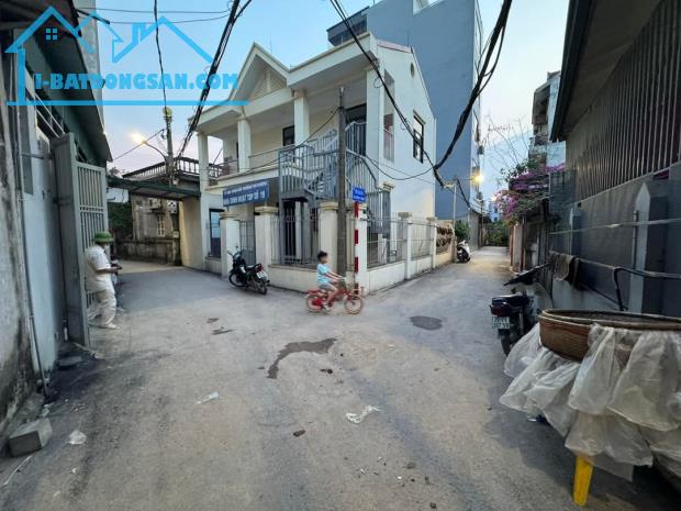 Bán nhà An Dương Vương dt 56m 3 tầng  8.8m mặt tiền giá 12 tỷ xíu Tây Hồ - 1