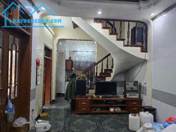 Bán nhà An Dương Vương dt 56m 3 tầng  8.8m mặt tiền giá 12 tỷ xíu Tây Hồ - 2
