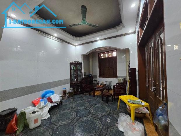 Bán nhà An Dương Vương dt 56m 3 tầng  8.8m mặt tiền giá 12 tỷ xíu Tây Hồ - 3