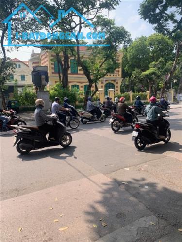 BÁN NHÀ MẶT PHỐ HÀNG BÀI - TẦNG 1 KHÔNG CÓ NÓC - GIÁ 32 TỶ