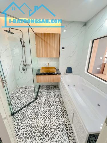 HÀNG HIẾM !!! BÁN KHÁCH SẠN PHỐ TRÍCH SÀI 215M2 - 10M MẶT TIỀN - 20M RA HỒ TÂY - 88.9 TỶ - 4