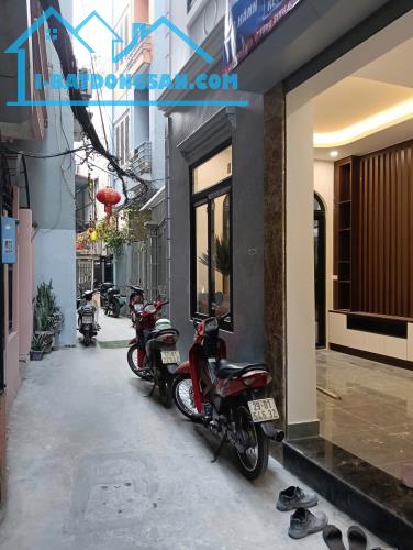 Hạ 1 tỷ nhà 50m ra phố Lạc Long Quân Cầu Giấy ngõ to thông 5T 48m2 MT 5.2m đủ nội thất - 1