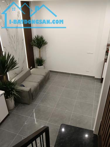 Hạ 1 tỷ nhà 50m ra phố Lạc Long Quân Cầu Giấy ngõ to thông 5T 48m2 MT 5.2m đủ nội thất - 2