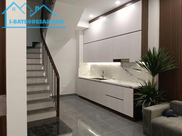 Hạ 1 tỷ nhà 50m ra phố Lạc Long Quân Cầu Giấy ngõ to thông 5T 48m2 MT 5.2m đủ nội thất - 3