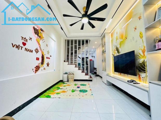 Cho thuê nhà nguyên căn ngõ 168 Kim Giang, 5 tầng x 38m2, 5 ngủ, 15 Triệu ở gia đình