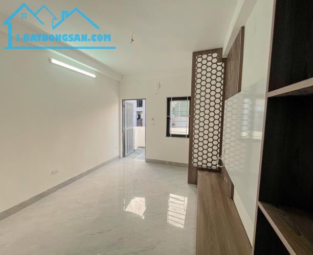 BÁN NHÀ MỚI TINH - HOÀNG VĂN THỤ, HOÀNG MAI - THANG MÁY - 3 BƯỚC RA Ô TÔ TRÁNH 	•	DT: 34/3 - 3