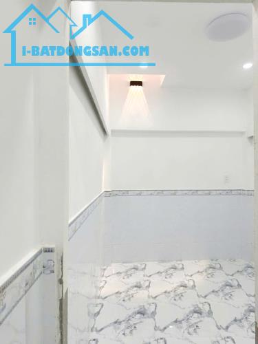 Nhà mới 3 tầng (4PN) hẻm thông Bình Đông P13Q8 - 1