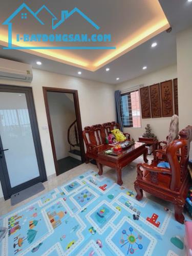 Bán Nhà đẹp Gia Quất - Lô Góc -Ô tô 7 chõ đỗ cửa- Kinh doanh - 5 tầng nhỉnh7 tỷ - 1