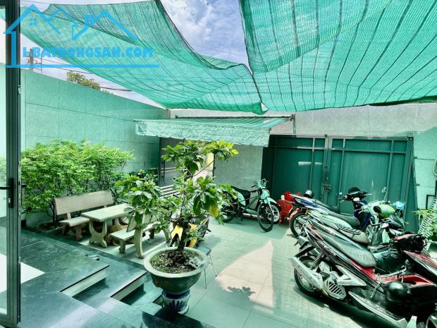 Bán siêu phẩm Biệt Thự Ấp 4 MT Xuân Thới Thượng 6.1 chỉ 8 tỷ TL. - 1