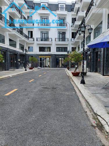 👉  BÁN NHÀ ĐƯỜNG TÔ NGỌC VÂN, QUẬN 12, 8.2 TỶ - 4