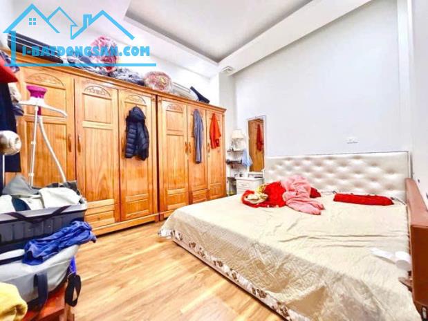 ĐƯỜNG LÁNG - PHÂN LÔ - Ô TÔ VÀO NHÀ -  GẦN PHỐ - NGÕ THÔNG - 50M² NHỈNH 18 TỈ - 4