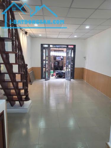 SÁT MẶT TIỀN TRUNG TÂM Q4 
NGANG 3.5 NỞ 3.8 DÀI 9 
HƠN 2 TỶ