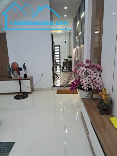 💝NHÀ 5 TẦNG Ô TÔ ngủ trong nhà,hẻm 8m khu phân lô đường THẠNH LỘC 44, phường THẠNH LỘC Q1 - 4