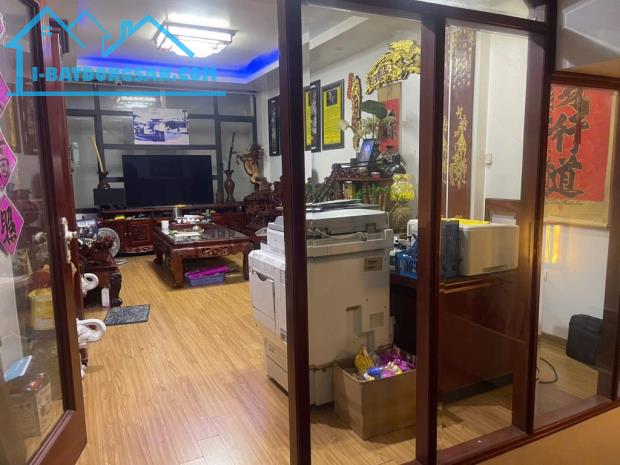 Bán nhà đẹp Ngọc Thuỵ- 52m - 5 tầng- Oto- không quy hoạch- ô chờ thang máy- 9 tỷ (Thương - 1