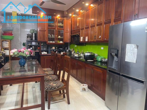 Bán nhà đẹp Ngọc Thuỵ- 52m - 5 tầng- Oto- không quy hoạch- ô chờ thang máy- 9 tỷ (Thương - 2