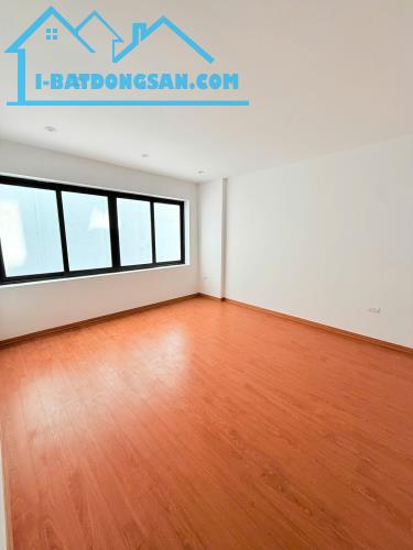 NHỈNH 5 TỶ XÍU Hàng Hiếm Giang Biên nhà đẹp 5T 1 nhà ra oto tránh. LH 0936123469 - 2